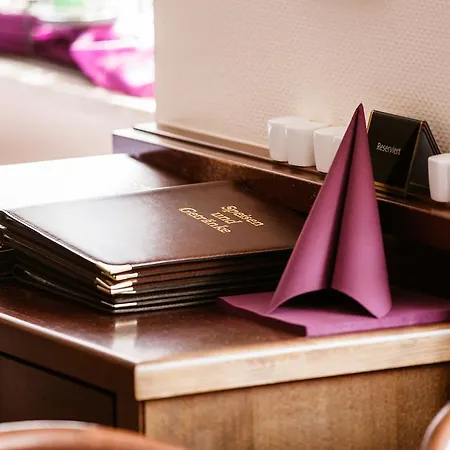 Am Bahnhof 3* 스탕달