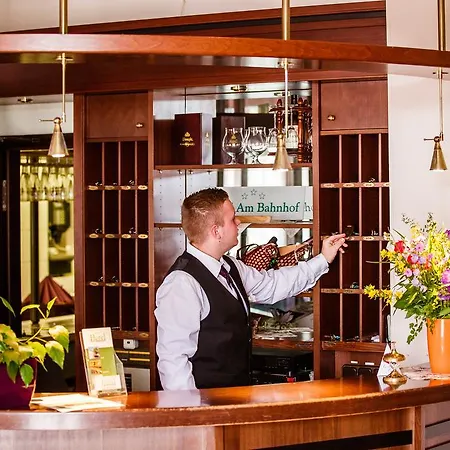 Am Bahnhof