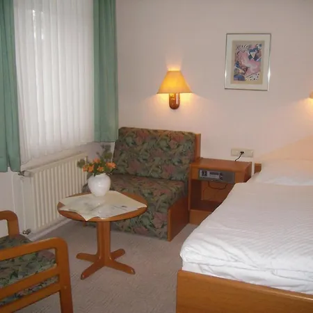 Otel Am Bahnhof 3*